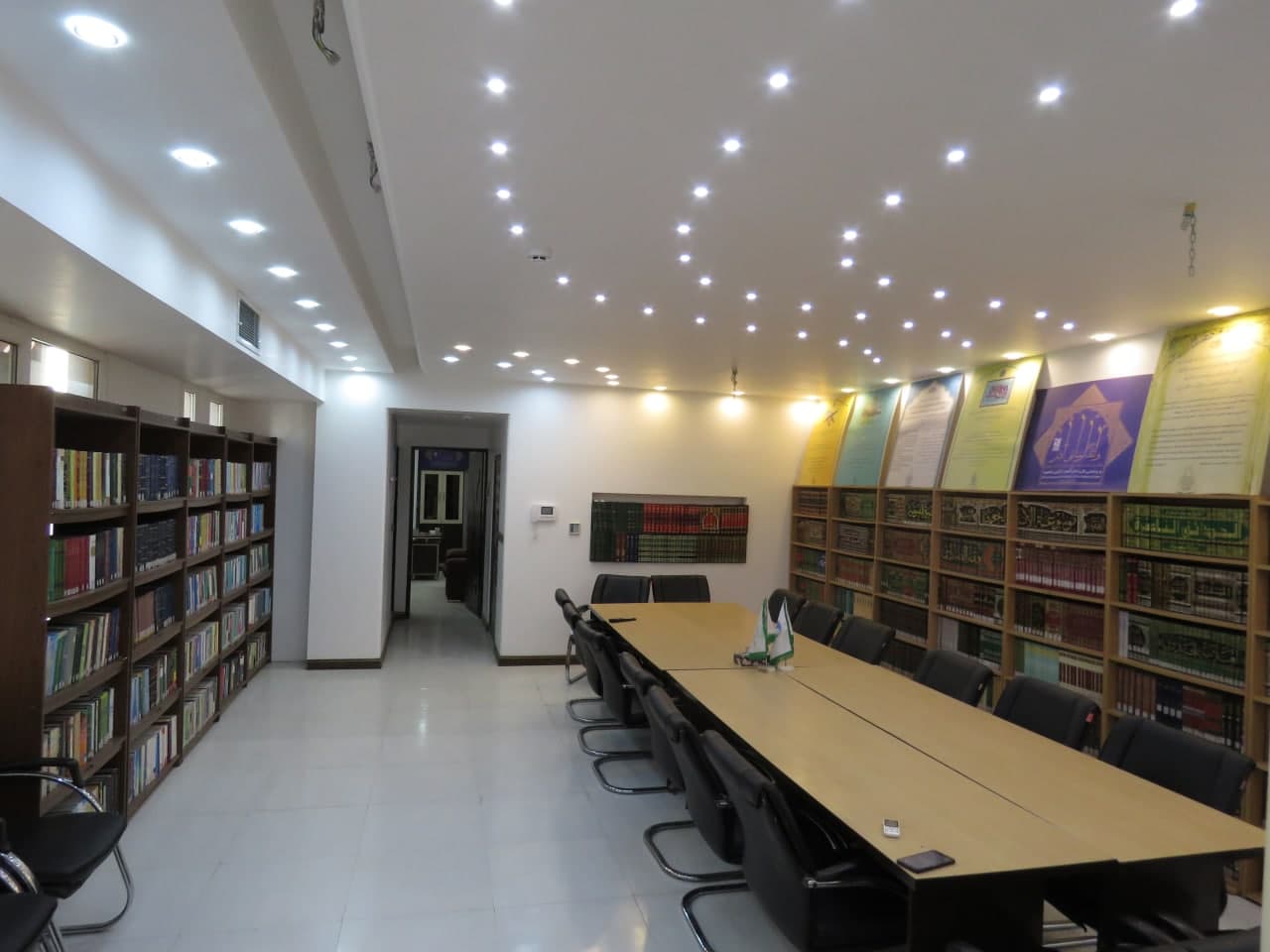 کتابخانه تخصصی مرکز مطالعات تطبیقی اسلام و حقوق بشردوستانه بین المللی